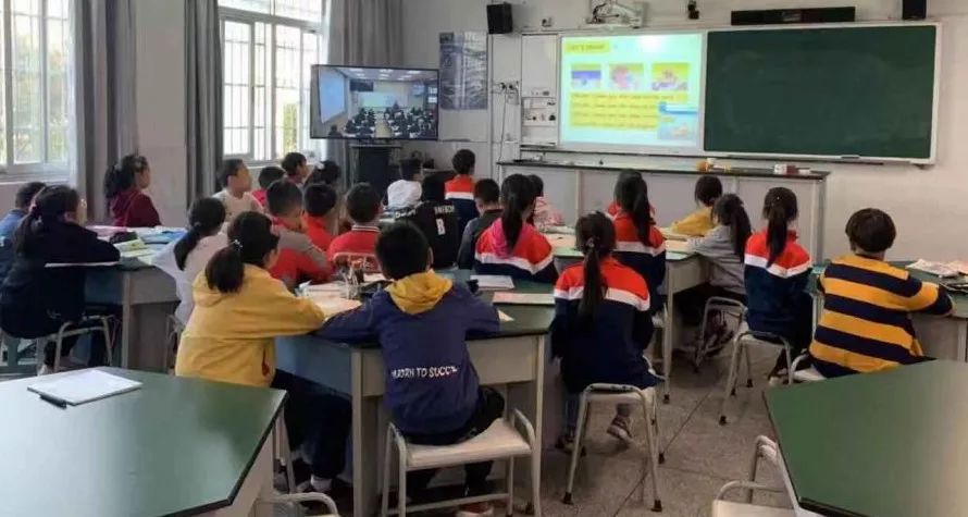 英語互聯(lián)網(wǎng)課的新聞報(英語新聞教學(xué))