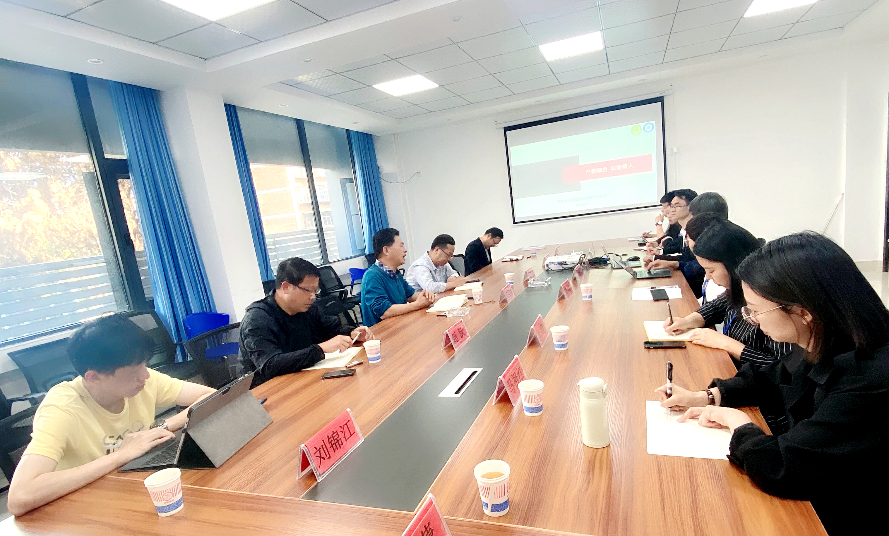 調(diào)研互聯(lián)網(wǎng)加教育新聞(關于互聯(lián)網(wǎng)+教育的市場調(diào)研)